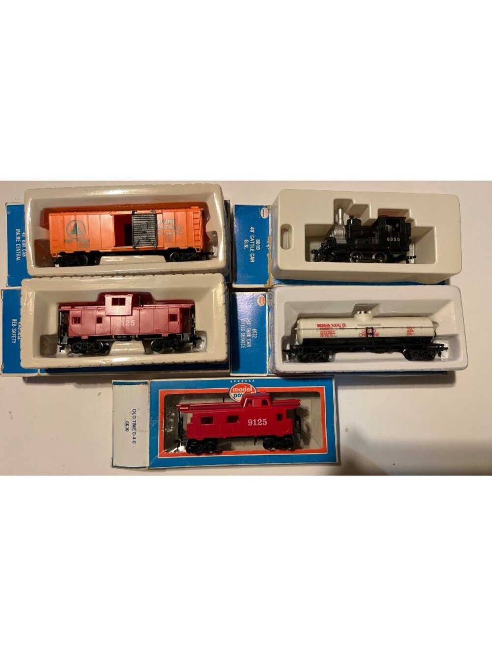 Model Power HO Scale Train 5pc Set Untested Engine, Box Car, Tanker, 2 Caboose